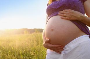 На какой неделе беременности начинает расти живот и на каком месяце он сильно заметен?